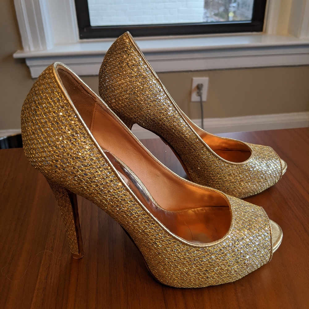 Badgely Mischka Humbie II Gold Pumps